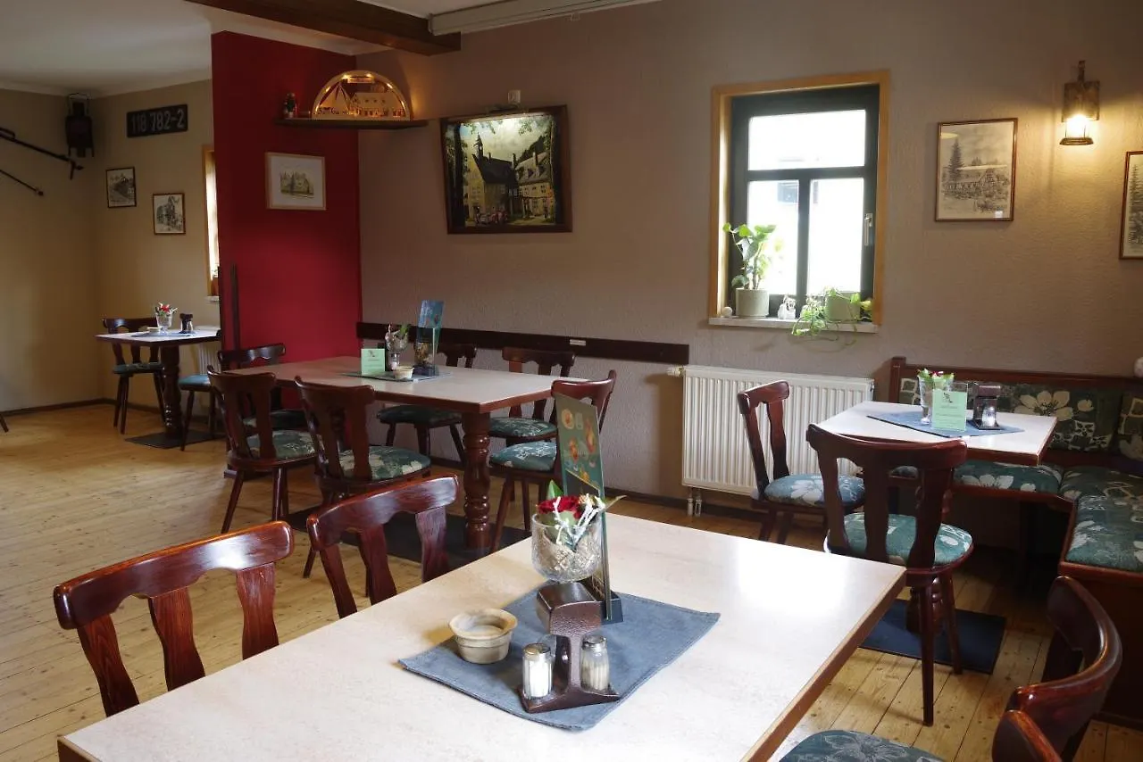 Wirtschaft & Pension Zum Huthaus シュネーベルク